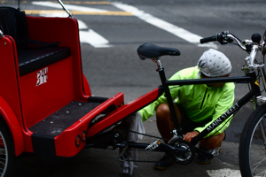 http:  www.taishimizu.com pictures 2009 06 22 walk to work Nikon D200 Nikkor S 50mm f1 4 bike thumb.jpg